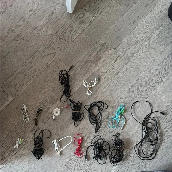 iPhone chargers lot - Picture 2 of 4